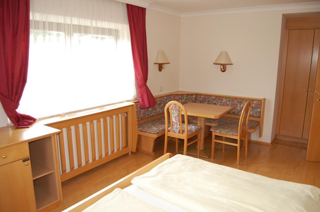 Gasthof Grabenwirt Irdning Room photo