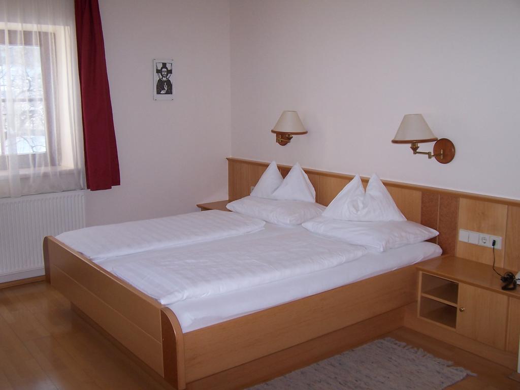 Gasthof Grabenwirt Irdning Room photo
